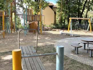 Aufgefrischt und barrierearm: Südteil des Spielplatzes Moabiter Straße in Erbenheim wieder nutzbar