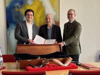 Ehemaliger Intendant Manfred Beilharz schenkt umfangreichen Nachlass an Stadtarchiv Wiesbaden