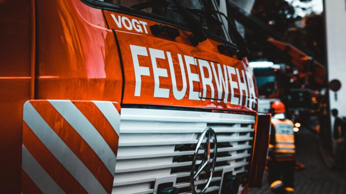 Eltville rüstet Feuerwehr auf: Drehleiter, Atemschutzwerkstatt und Defibrillatoren in Betrieb genommen Eltville rüstet Feuerwehr auf: Drehleiter, Atemschutzwerkstatt und Defibrillatoren in Betrieb genommen