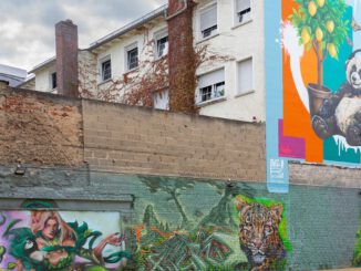 Graffiti, Sitzinseln und Orangenfarbe: Temporärer Treffpunkt in der Marktstraße entsteht