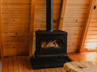 Hofheim bietet kostenlose Onlinekurse zum effizienten Heizen mit Holz