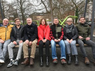Hollywoodschaukel auf dem Schulberg eröffnet Aussichtspunkt über Wiesbadens Innenstadt