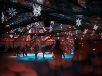 Jahresabschluss auf Kufen: Eis-Disco am 19. Dezember auf Henkell Kunsteisbahn