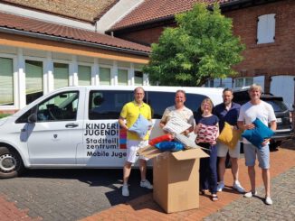 Lions Club stattet Jugendtreffs in Wiesbadens Osten mit Kissen aus