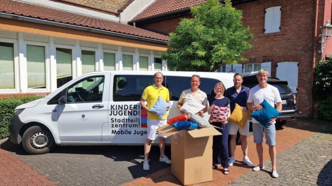 Lions Club stattet Jugendtreffs in Wiesbadens Osten mit Kissen aus Lions Club stattet Jugendtreffs in Wiesbadens Osten mit Kissen aus