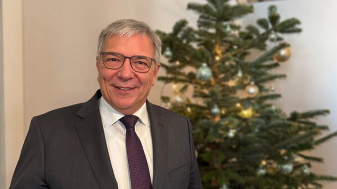 Mendes Jahresbilanz: Sicherheit, sozialer Wohnungsbau und Dank an Ehrenamtliche stehen im Mittelpunkt Mendes Jahresbilanz: Sicherheit, sozialer Wohnungsbau und Dank an Ehrenamtliche stehen im Mittelpunkt