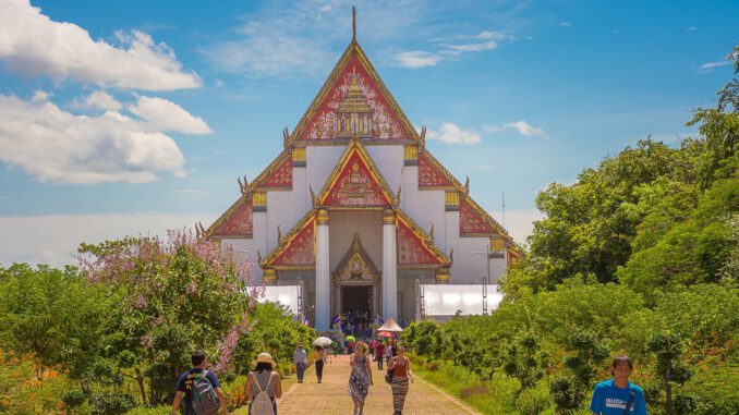 Neujahrsfest Thailand 2024: Feierlichkeiten, Traditionen und Reisehinweise