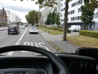 Positive Zwischenbilanz: Frontkameras dokumentieren Falschparker in ESWE-Bussen