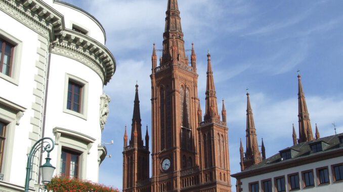 Sechs Ortsbeiräte in Wiesbaden treffen sich: Parkraum, Straßenreinigung und lokale Projekte auf den Agenden