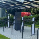 Überdachte Fahrradstation am Elsässer Platz bietet Ladestationen und Reparaturservice