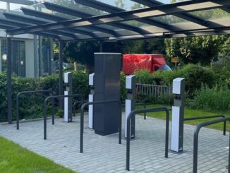 Überdachte Fahrradstation am Elsässer Platz bietet Ladestationen und Reparaturservice