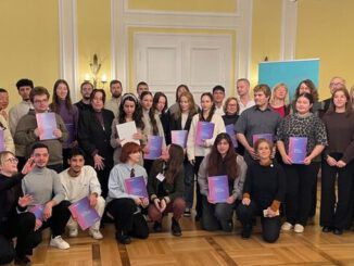 Wiesbaden: 34 Auszubildende schließen Auslandspraktikum ab und erhalten Europässe