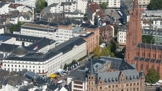 Wiesbaden debattiert Produktive Stadt: Wege aus Leerstand und Fachkräftemangel Wiesbaden debattiert Produktive Stadt: Wege aus Leerstand und Fachkräftemangel