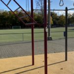 Wiesbaden ergänzt Sportplatz Amöneburg um Calisthenics Anlage und Basketballkorb