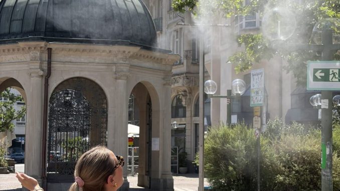 Wiesbaden stellt mobile Sprühnebelanlagen in der Innenstadt auf Wiesbaden stellt mobile Sprühnebelanlagen in der Innenstadt auf