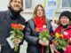 Wiesbaden verteilt Fairtrade-Rosen zum Valentinstag und wirbt für fairen Handel