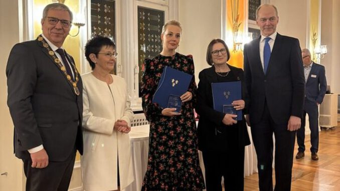 Wiesbaden zeichnet russische Menschenrechtsaktivistinnen und zwei Lebensretter aus Wiesbaden zeichnet russische Menschenrechtsaktivistinnen und zwei Lebensretter aus